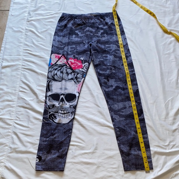 Women's Camouflage Skull Print Leggings - Picture 9 of 12